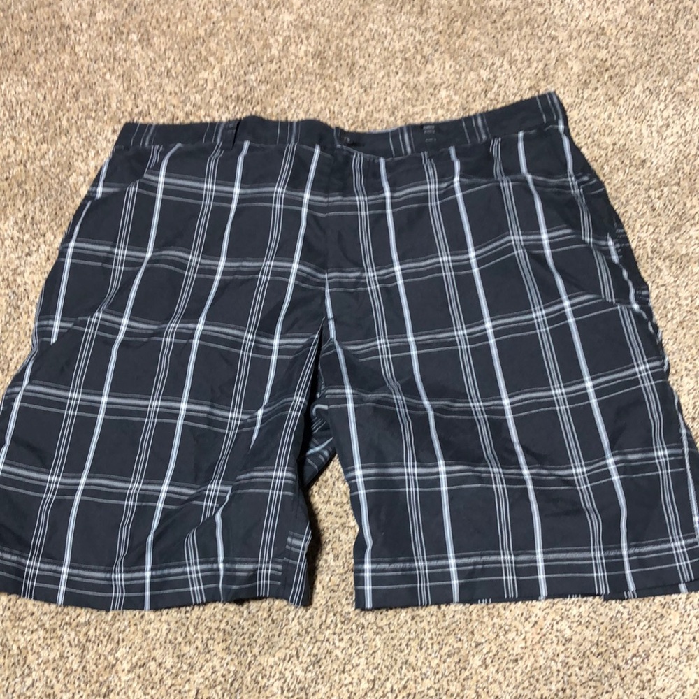 Champion tour sz 38 golf shorts black & gray. Like new